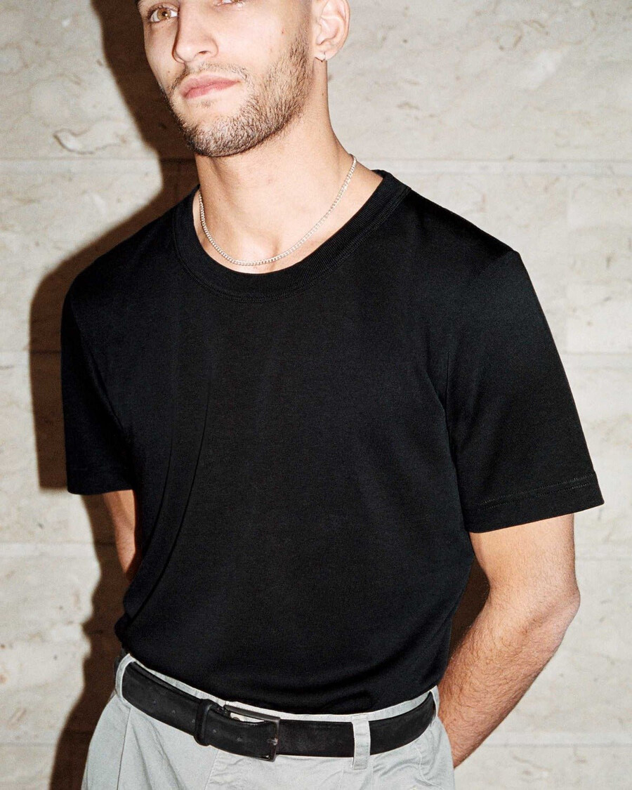 mens heavyweight t-shirt in black shop now — cdlp
